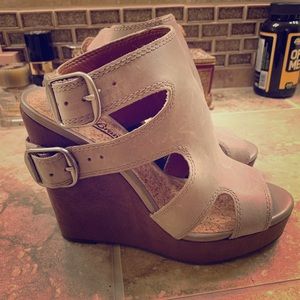Lucky Brand wedge buckle sandals
